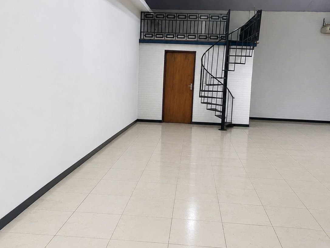 Salón comercial con deposito en San Lorenzo reducto, foto 2