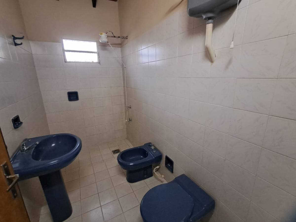 Casa en esquina en venta en planta baja, Fernando de la Mora Norte, foto 4