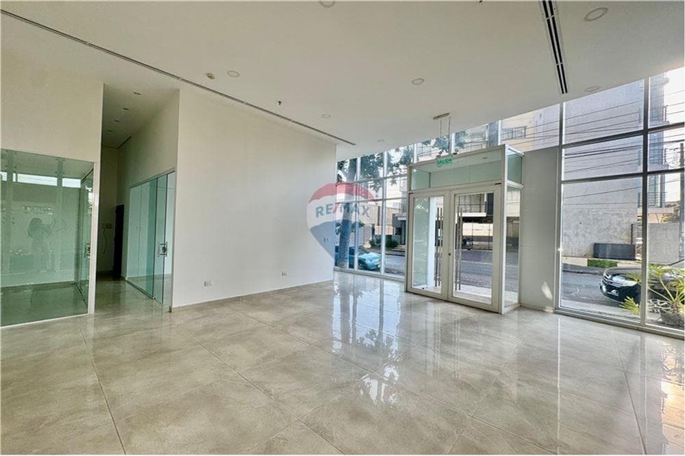 Salon comercial en edif. Ancora - asuncion — foto 2