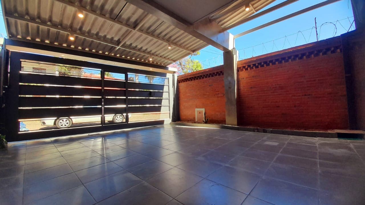Duplex en lambare barrio cerro cora, foto 2