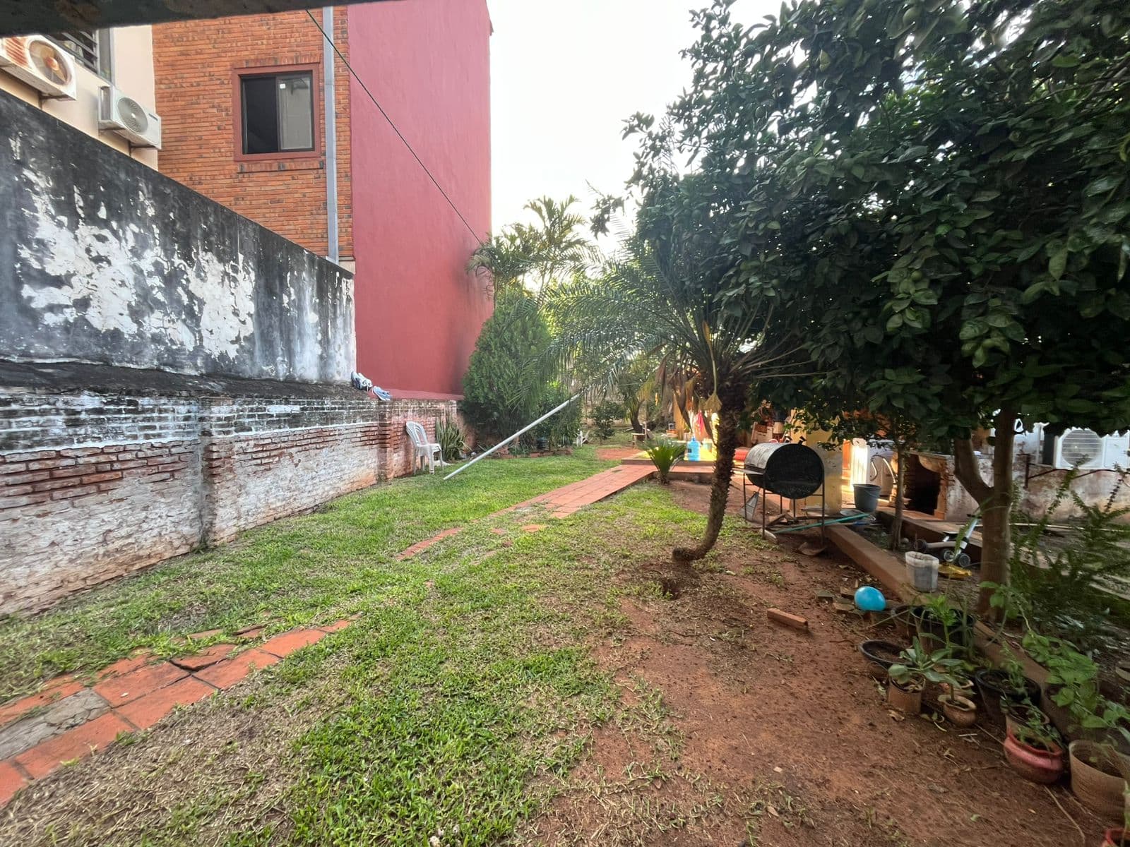 En venta amplio terreno en barrio Herrera