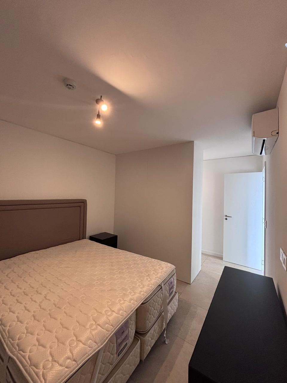 EN ALQUILER- departamento de 2 dormitorios amoblado - Avda Santisima Trinidad — foto 4