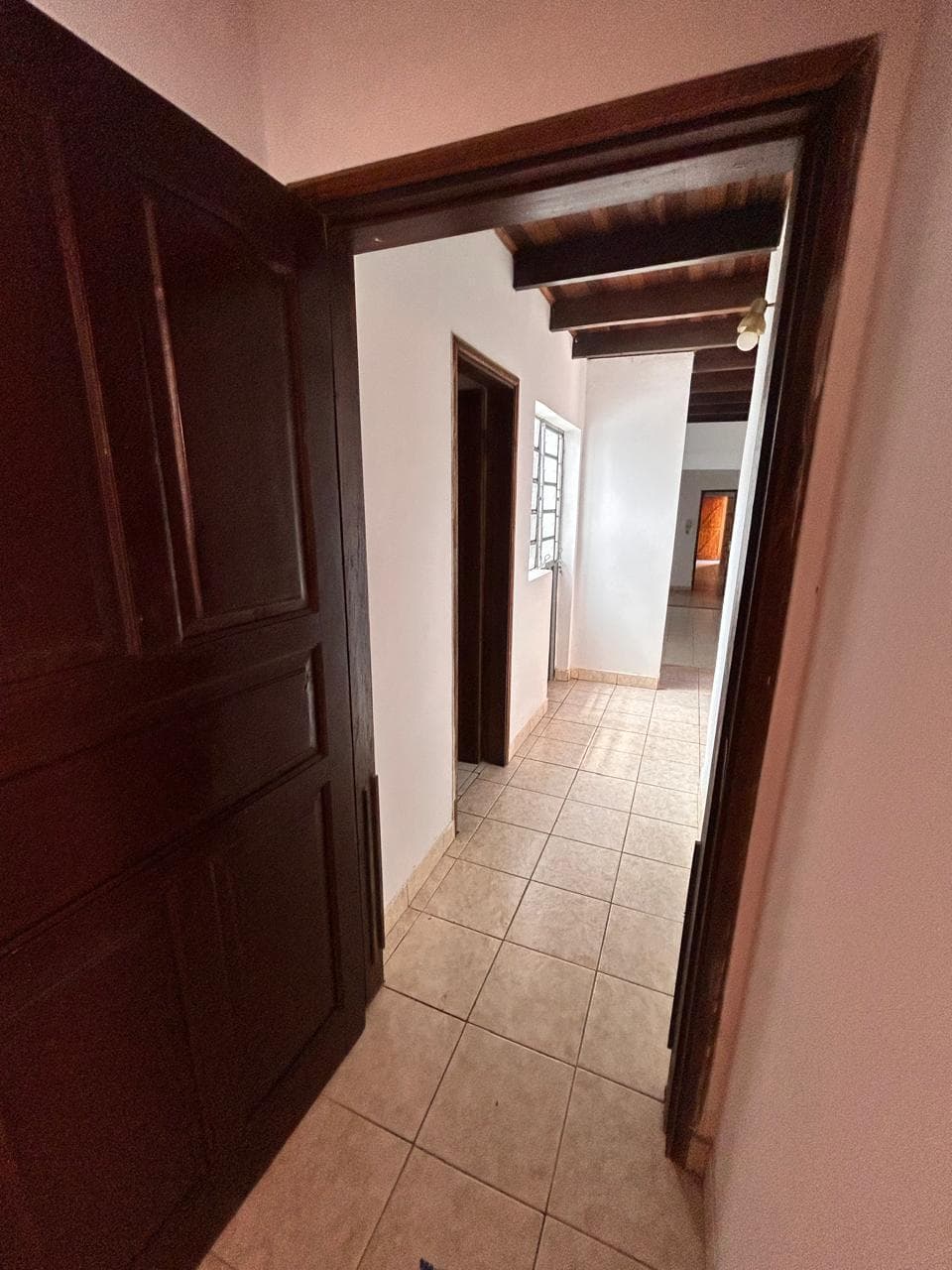 Casa de una planta en lambare, foto 2