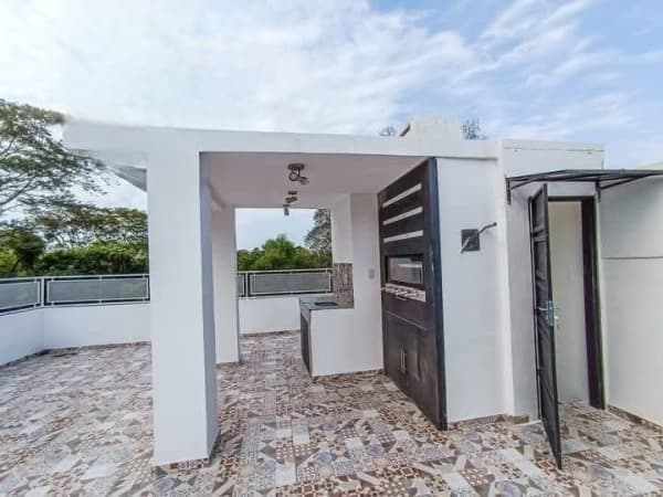 Vendo casa en altos del golf, Lambaré