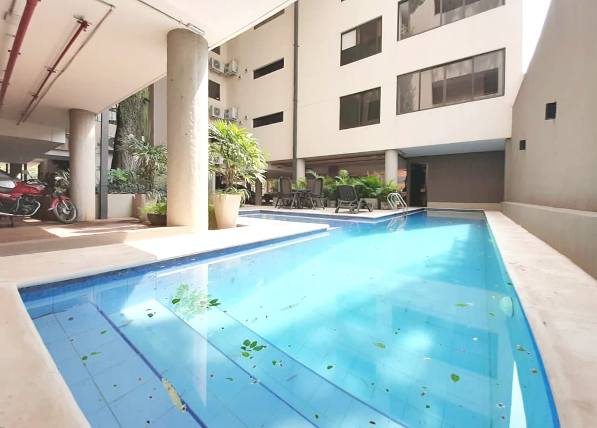 Vendo lindo departamento de 3 dormitorios en buen edificio, barrio Villa Morra