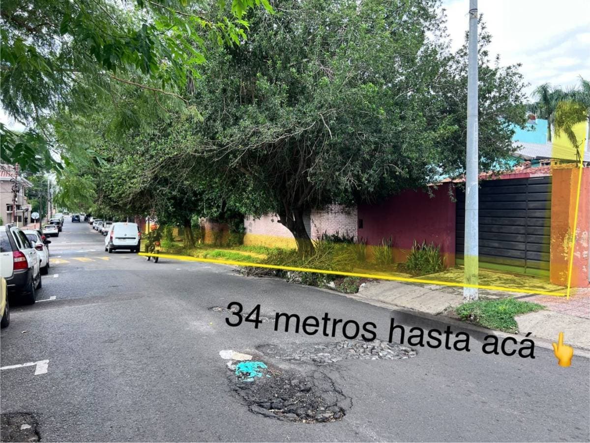 TERRENO con casa a Demoler en BARRIO Herrera, foto 2
