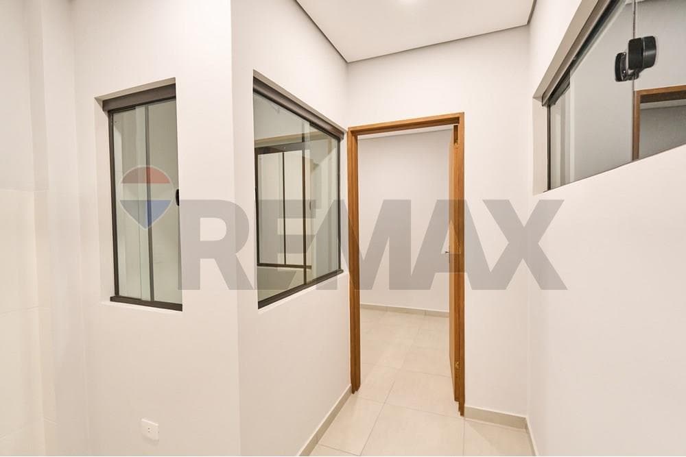 CASA PAREADA A ESTRENAR -Zona Shopping Mariscal Lopez, foto 3