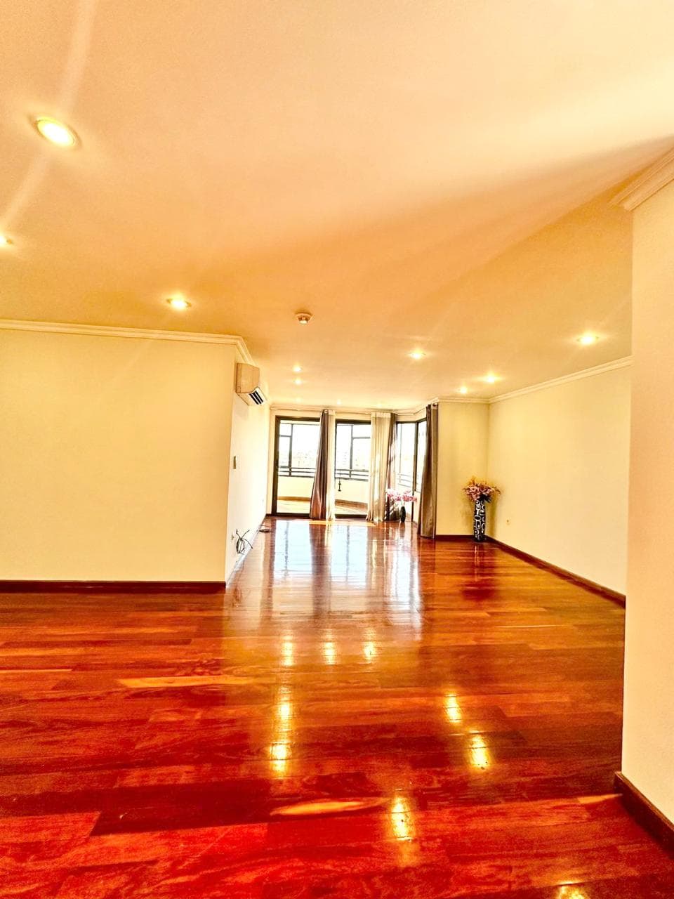En Alquiler Departamento de 3 Habitaciones - Las Mercedes A392, foto 3