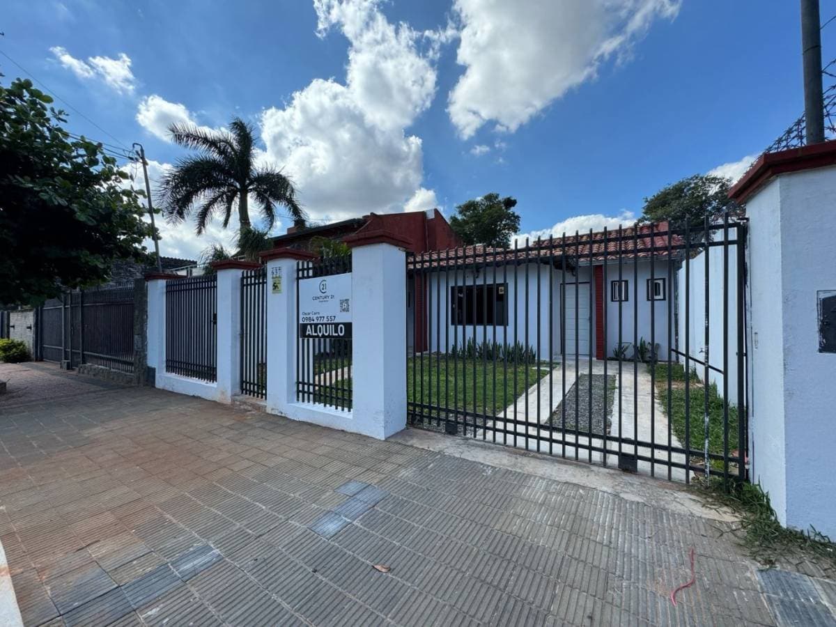 Alquilo casa en Lambaré