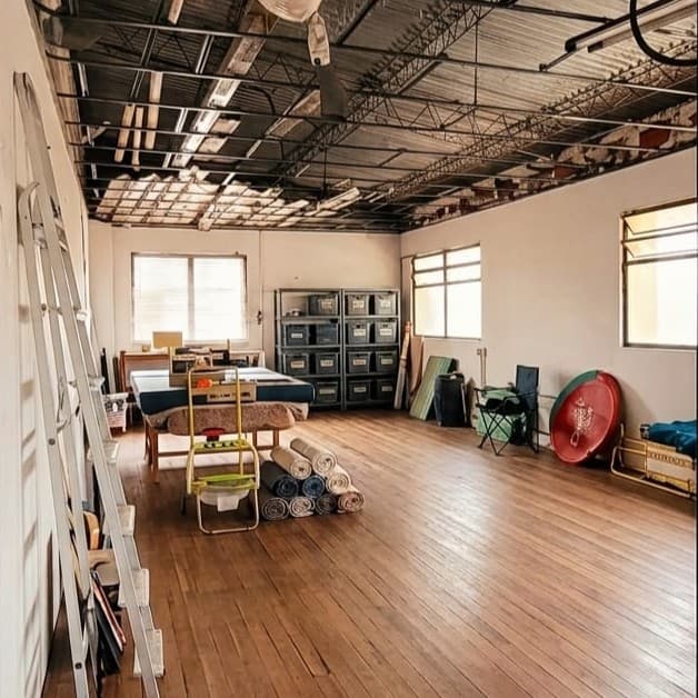 salón comercial + 4 departamentos — foto 4