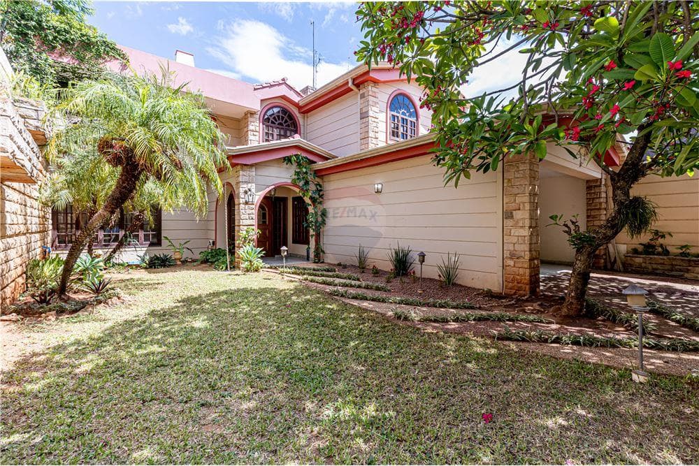 En venta residencia en Los Laureles, foto 1