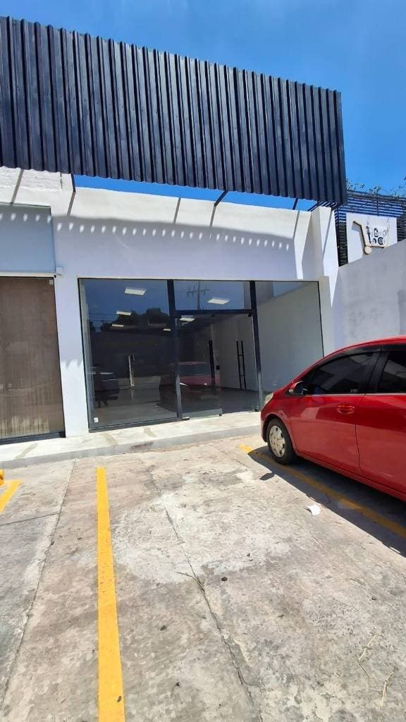 Local comercial en alquiler sobre avenida santa teresa