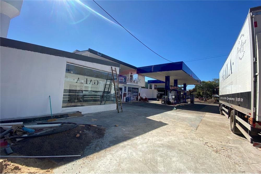 Salón comercial sobre leopardi — foto 4