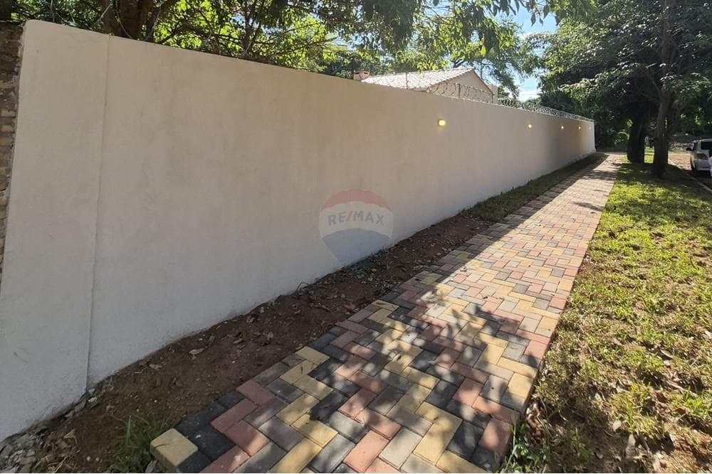 Moderna Casa en Mariano Roque Alonso, Paraguay, foto 2