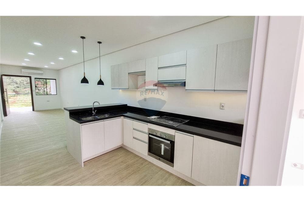 Fourplex Moderno, Exclusivo Y Funcional En Loma Merlo - Luque, foto 2