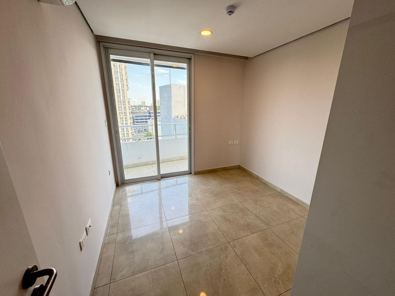 Depto de 2 dormitorios sin muebles sobre santa teresa — foto 4