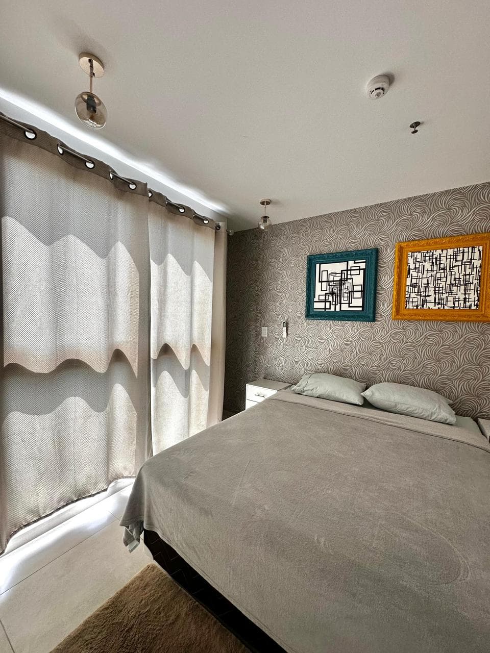 EN ALQUILER – Departamento Amoblado en Los Laureles, foto 3