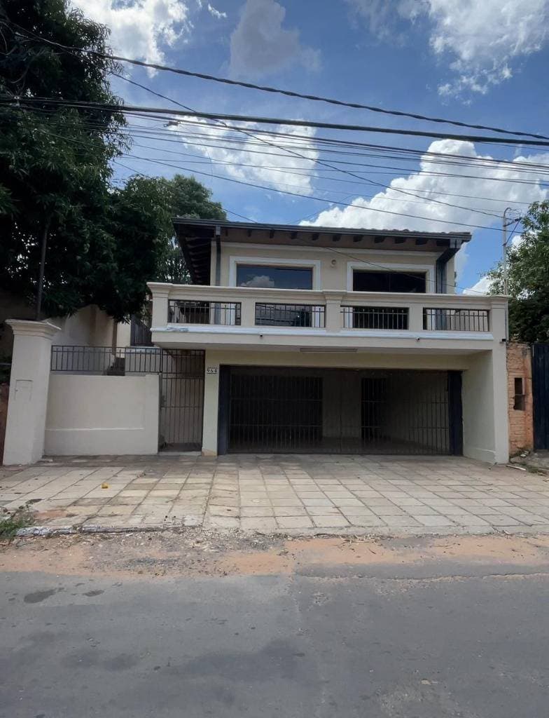 Vendo hermosa casa en barrio hipodromo