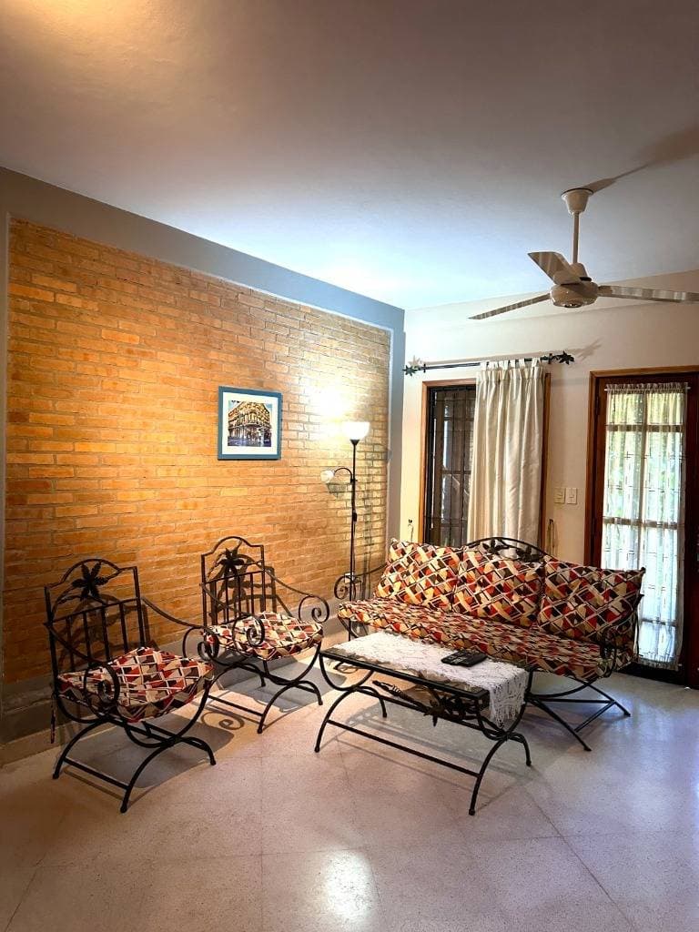 Amplia residencia a 1 cuadra de la avda. Primer presidente, foto 2