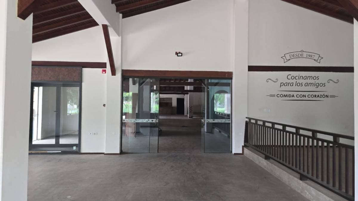 Local Comercial/ Gastronómico - Ubicación Estratégica sobre Asfalto! — foto 4