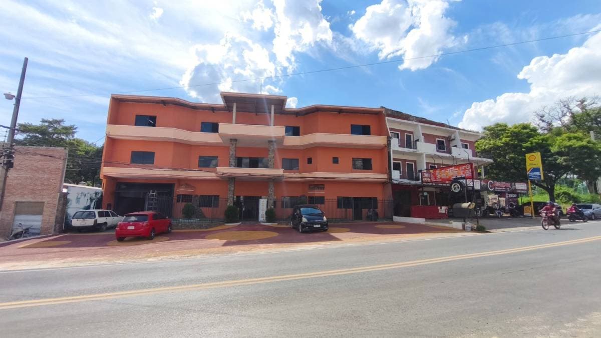 Imponente Inmueble Comercial en San Lorenzo: Edificio Administrativo + Tinglado