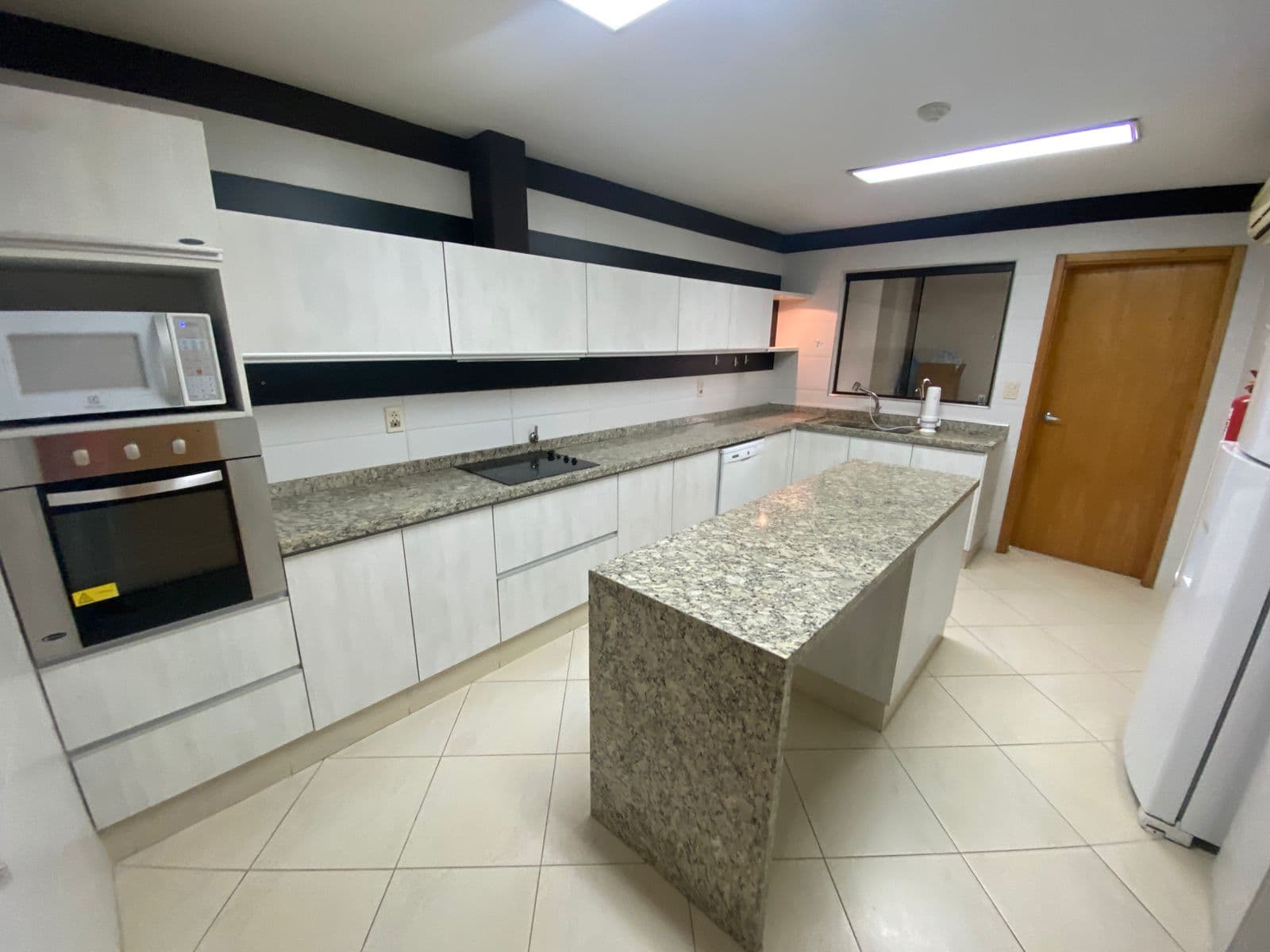 Hermoso y Amplio Dpto de 3 Habit en Suite — foto 3