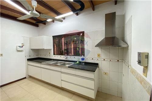 amplia residencia sobre Avda.Laguna Grande, zona Moravia, foto 5