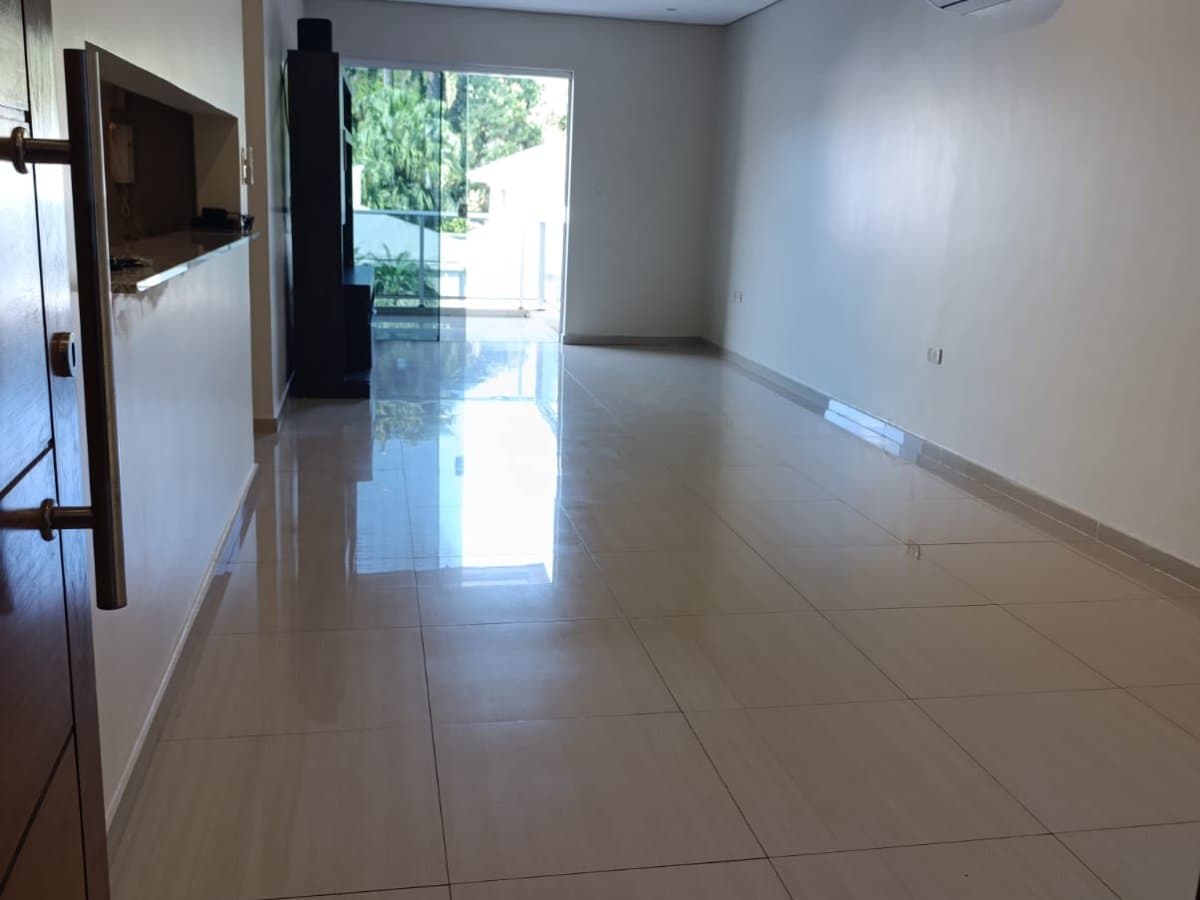 Alquilo En Los Laureles Departamento De 2 Habitaciones