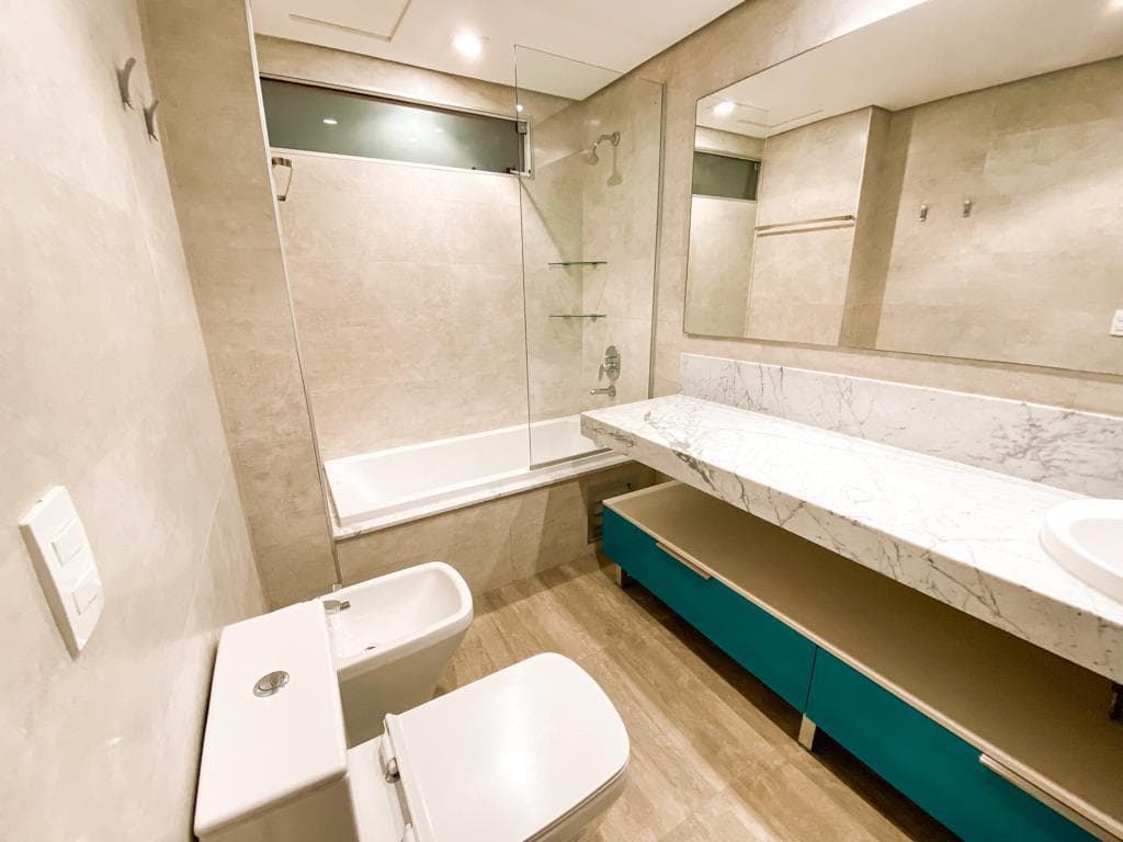 En Alquiler Departamento de 3 dormitorios en suite, zona Casa Rica Molas López, foto 3