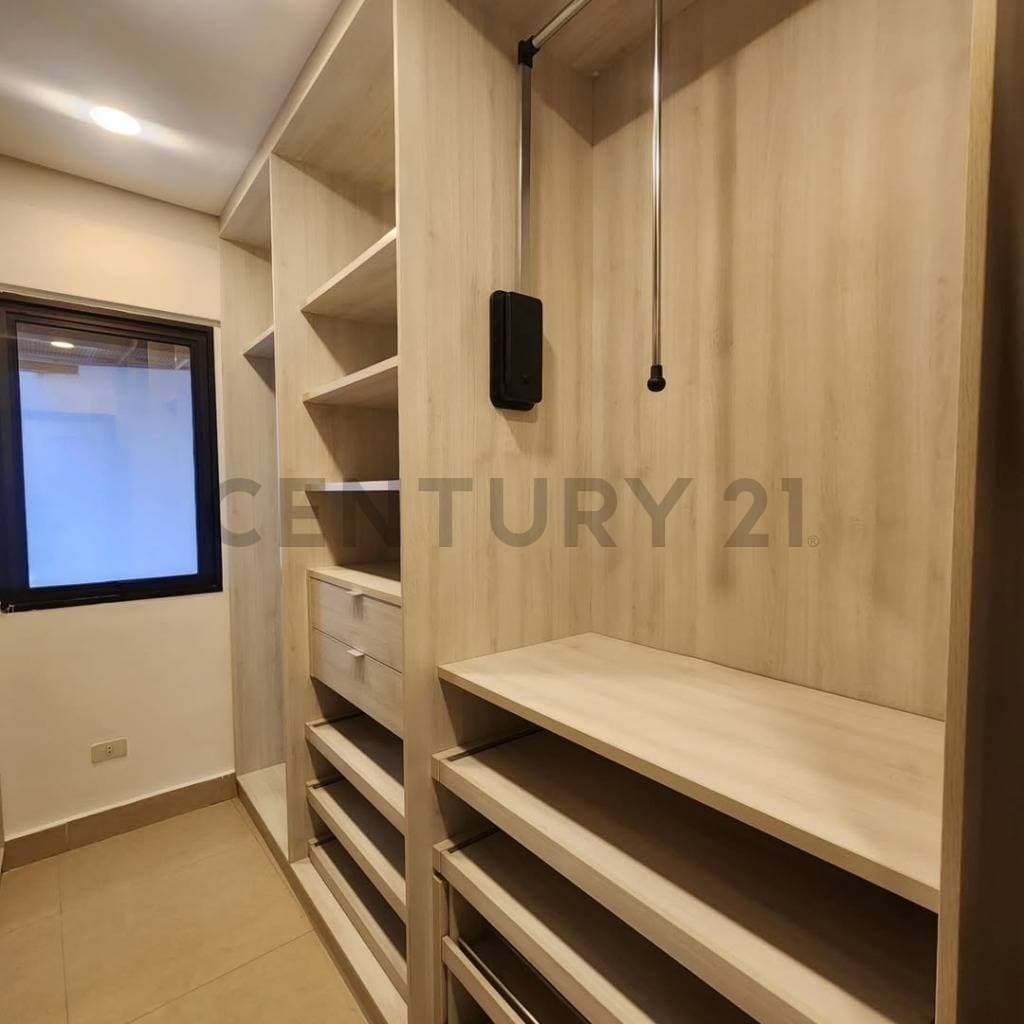 En Venta Hermosa Residencia De 4 Dormitorios, Barrio Virgen Del Huerto, foto 2