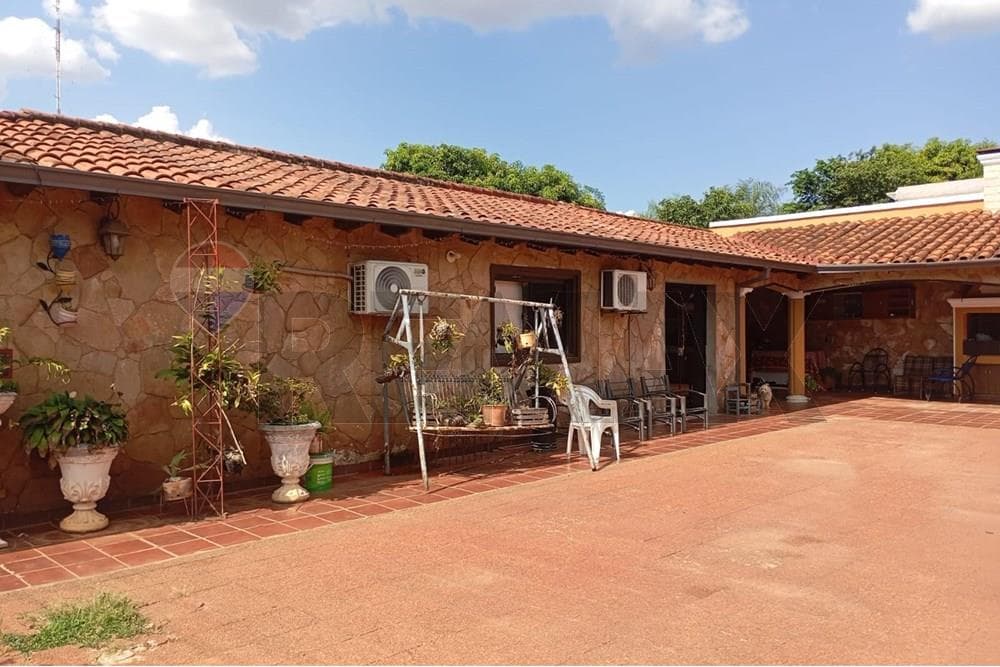 una hermosa y amplia casa en Laurelty Luque, foto 3