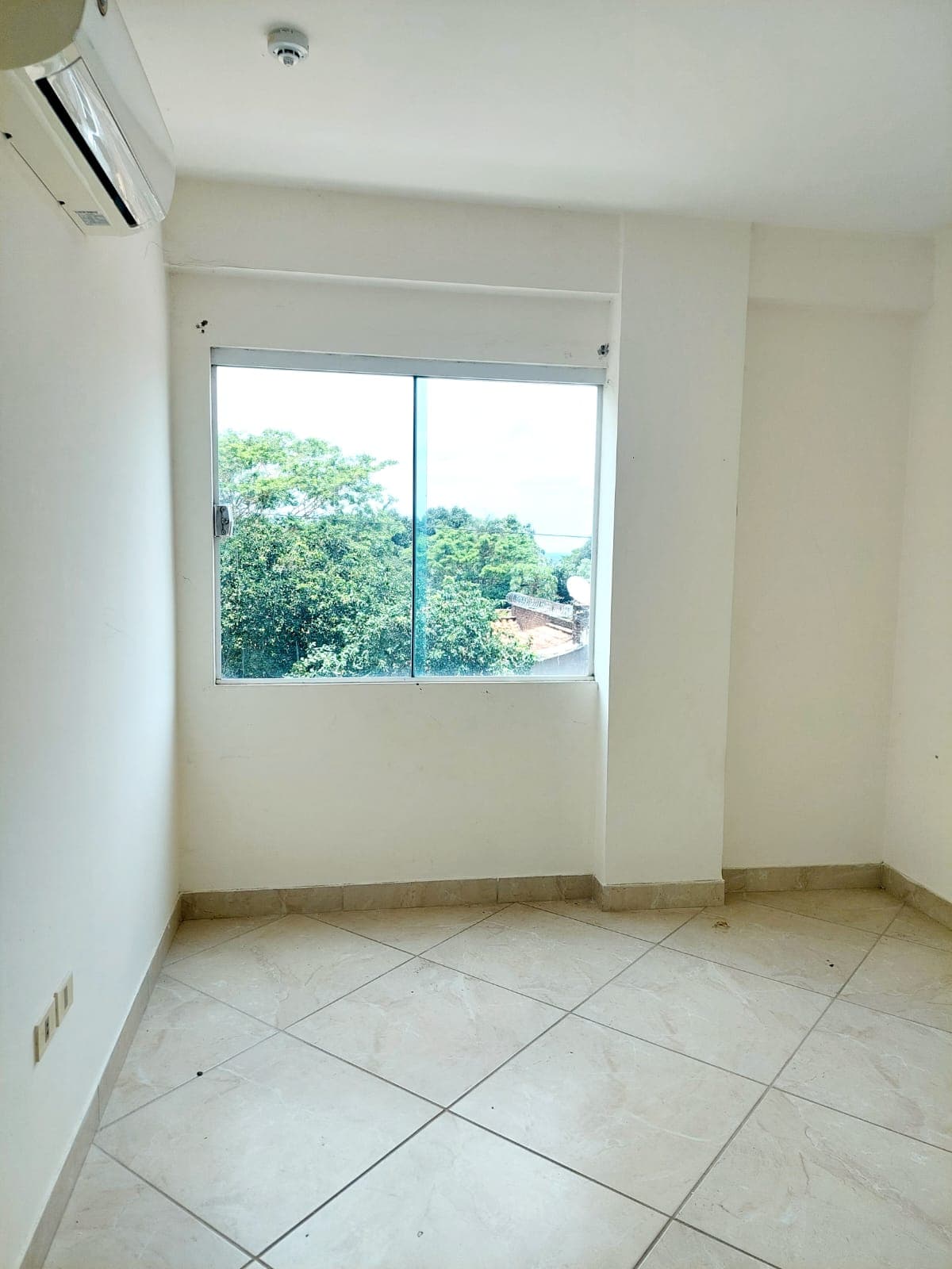 Departamento De 2 Habitaciones + área De Servicio, Zona FéLIX Bogado. cod 096, foto 5
