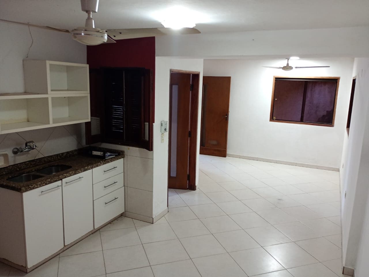 Alquilo casa en el centro de aregua