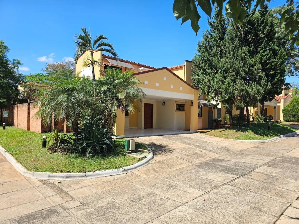 Vendo Casa en Condominio Boulevard Confederación - ID 32065