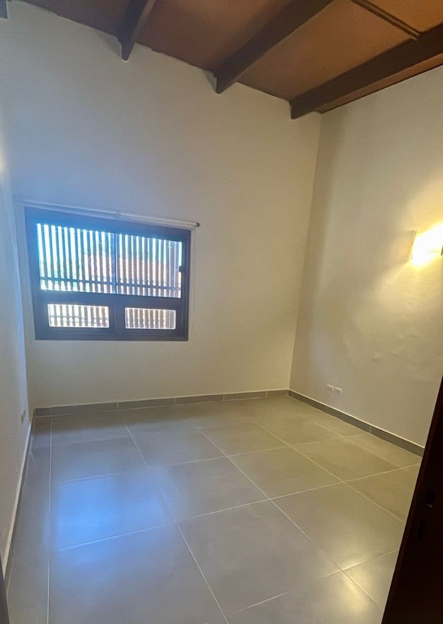 Casa moderna en alquiler - barrio mburucuyá Asunción — foto 4