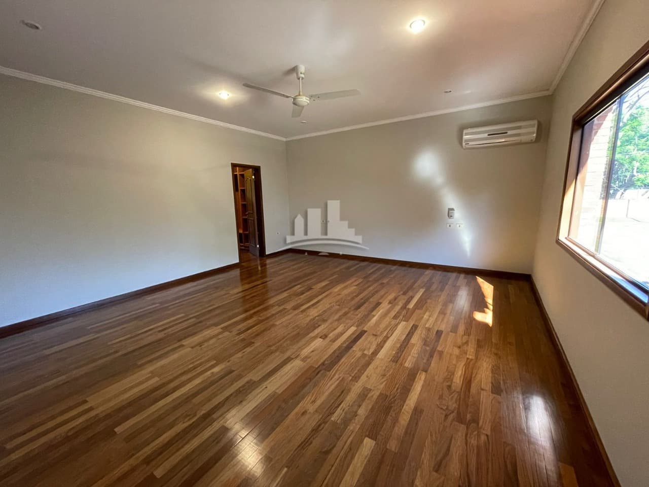 Hermosa casa con finas terminaciones en alquiler! Barrio Mburucuyá, foto 2