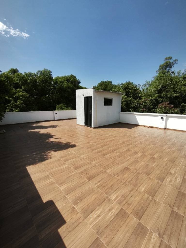 De hermosa casa en barrio cerrado la floresta – zona aeropuerto — foto 5