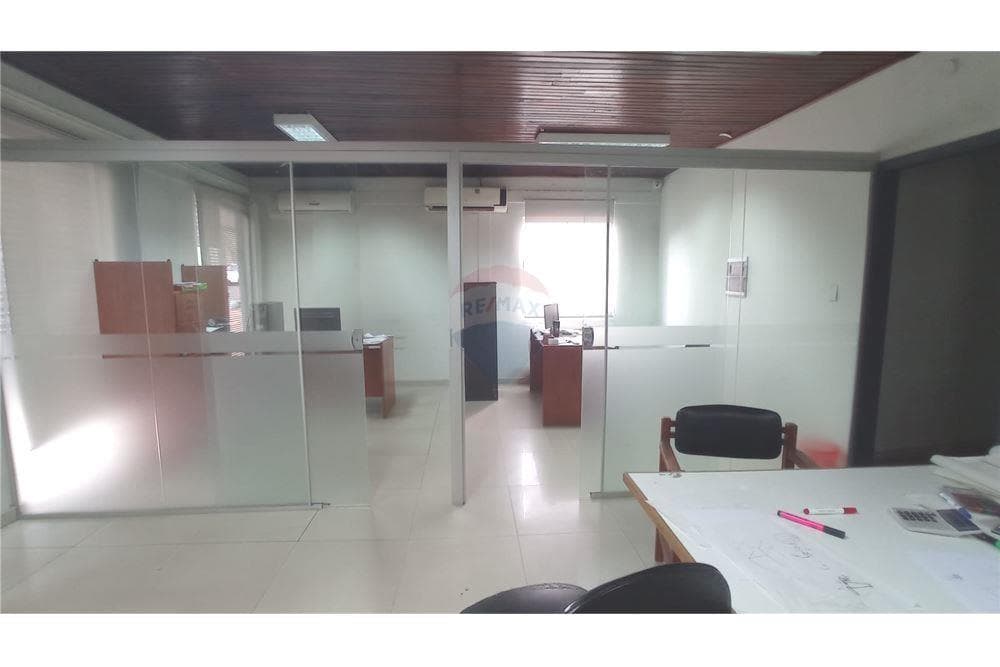 Oficinas con estacionamiento propio