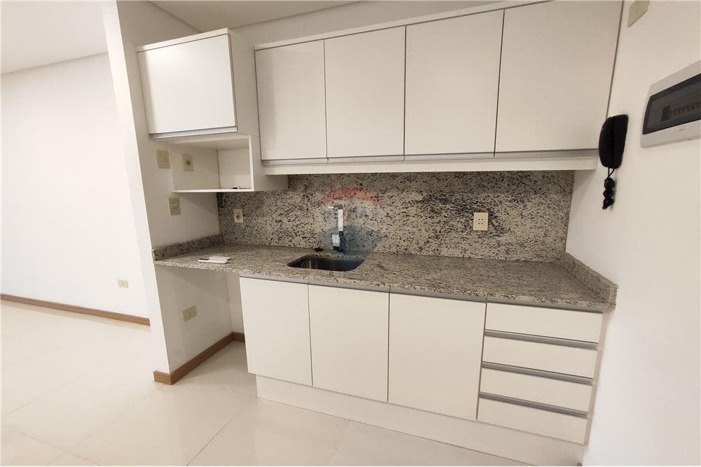 En venta oficina sobre av aviadores del Chaco, foto 1