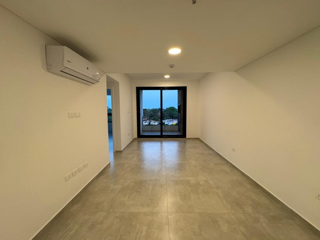 *alquilo amplio y luminoso dpto en Villa Morra - 3 dormitorios*, foto 1