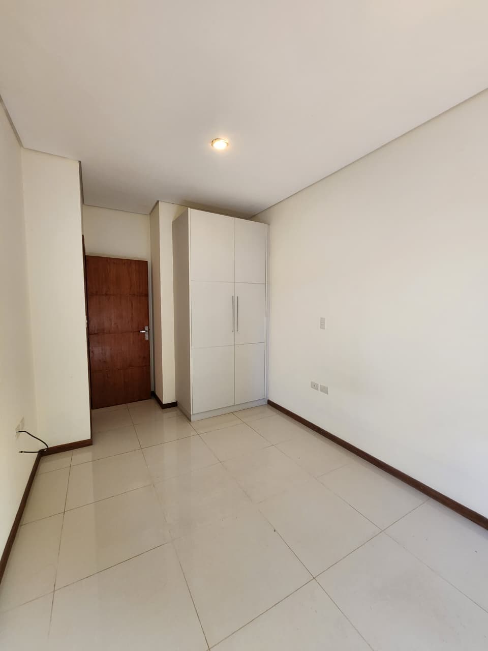 Amplio dúplex en alquiler- barrio mburucuya — foto 2