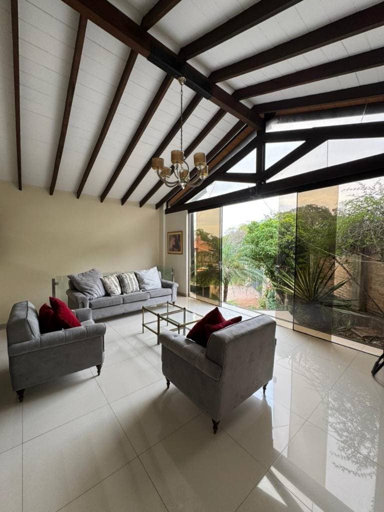 Vendo casa de 3 dormitorios barrio kennedy de Lambaré