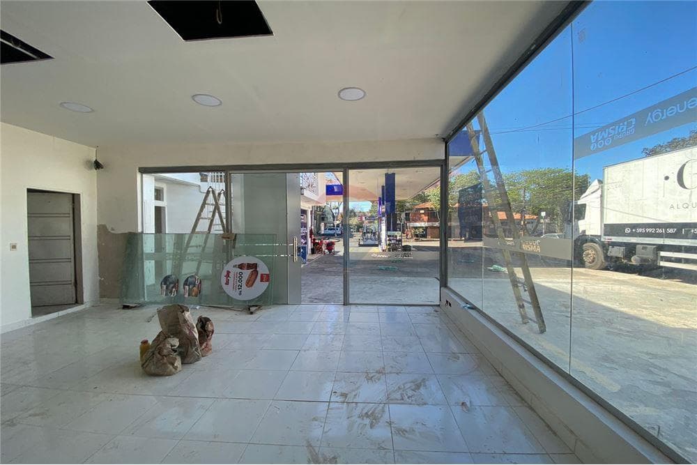Salón comercial sobre leopardi — foto 2