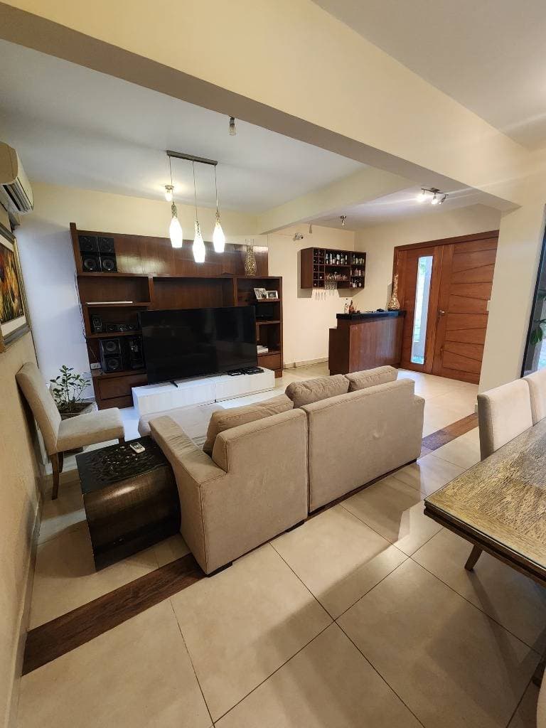 de Residencia con Local Comercial Barrio Mburicaó, foto 2