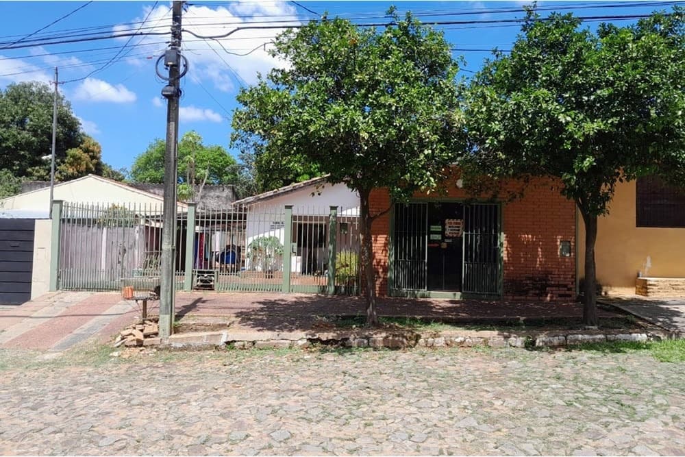 Vendo casa en Lambaré zona colegio sek!!