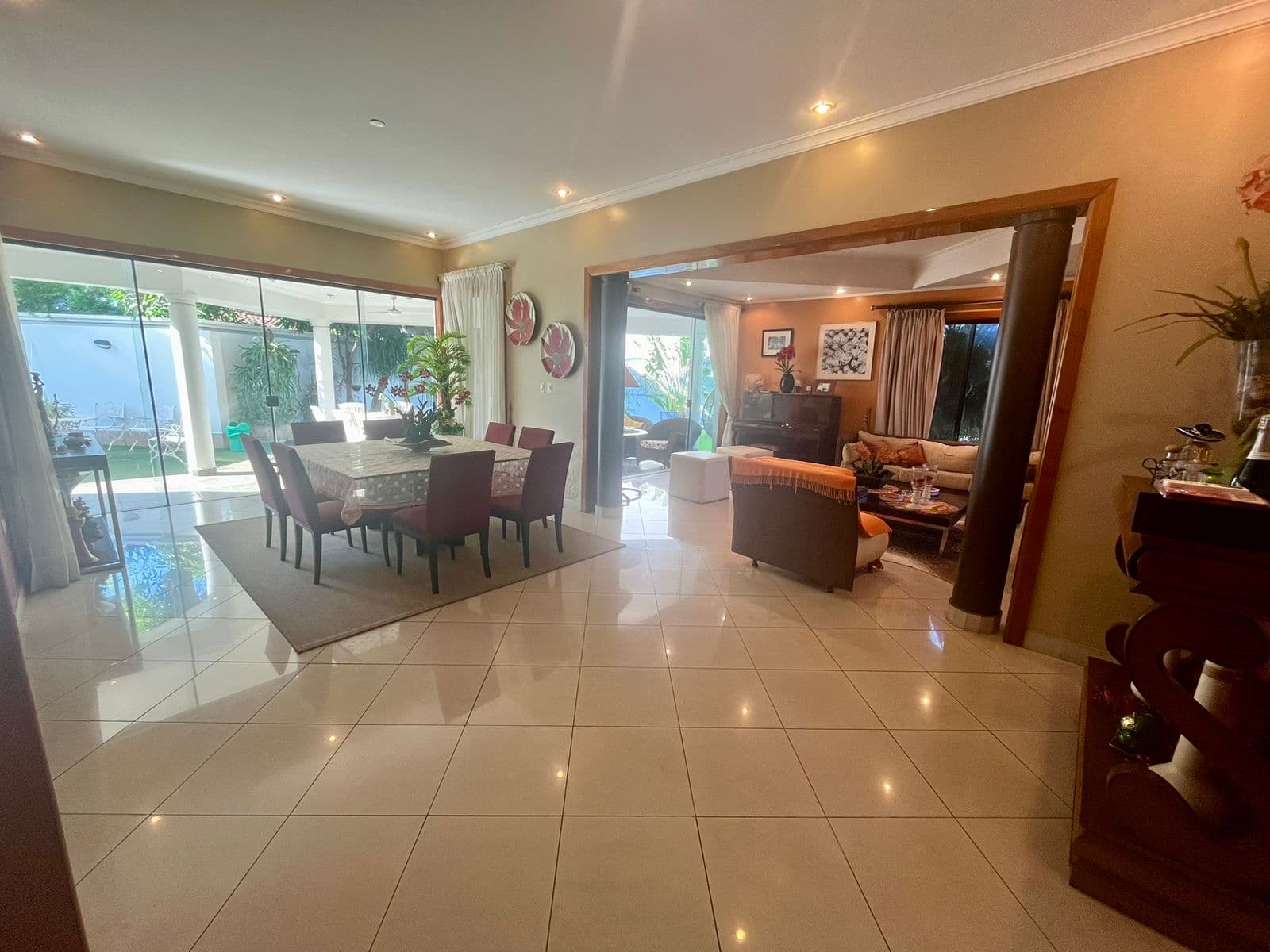 Imponente Residencia en Alquiler – Barrio Villa Aurelia — foto 4