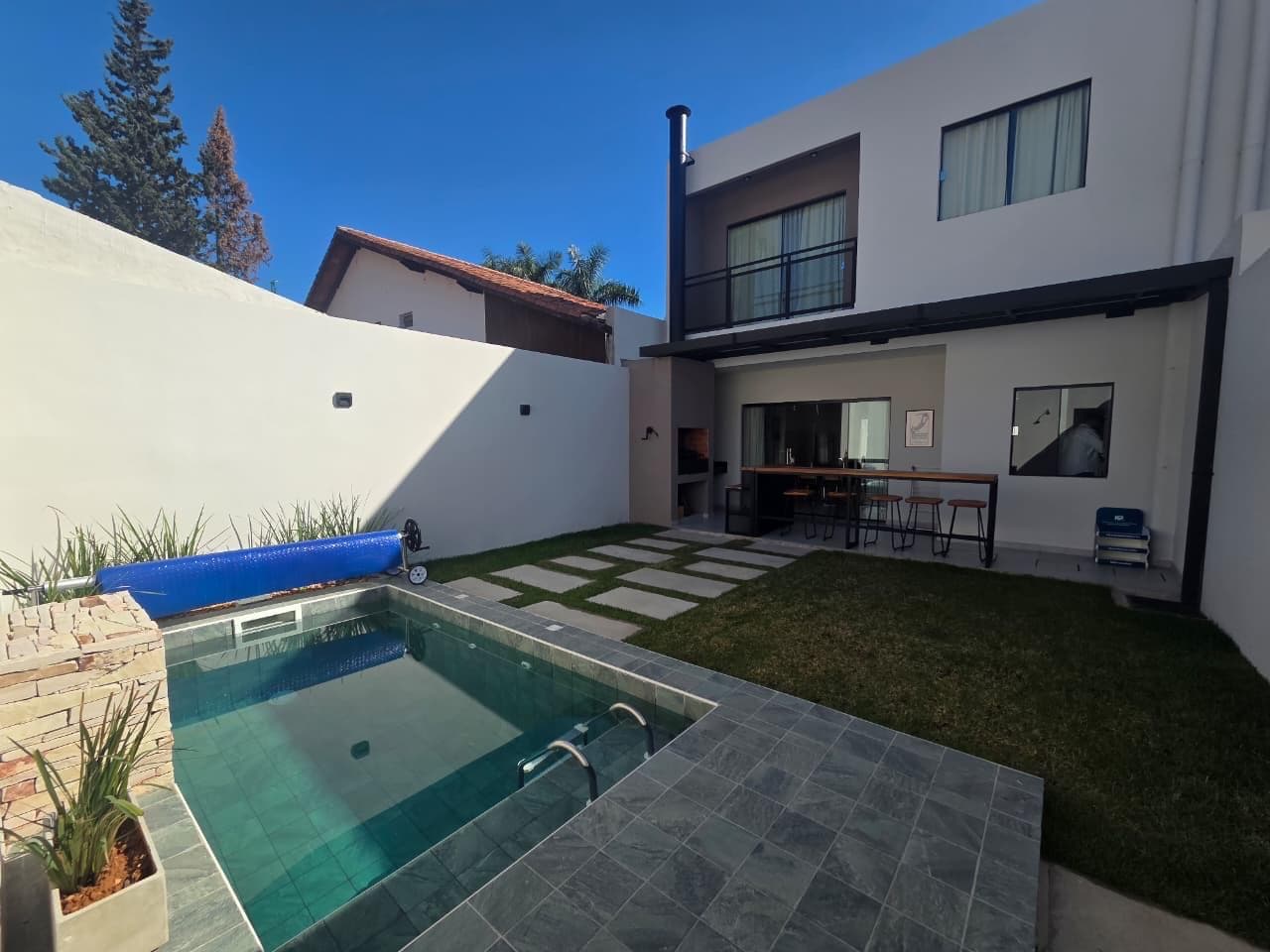 Alquilo Moderno Duplex Moderno con Piscina