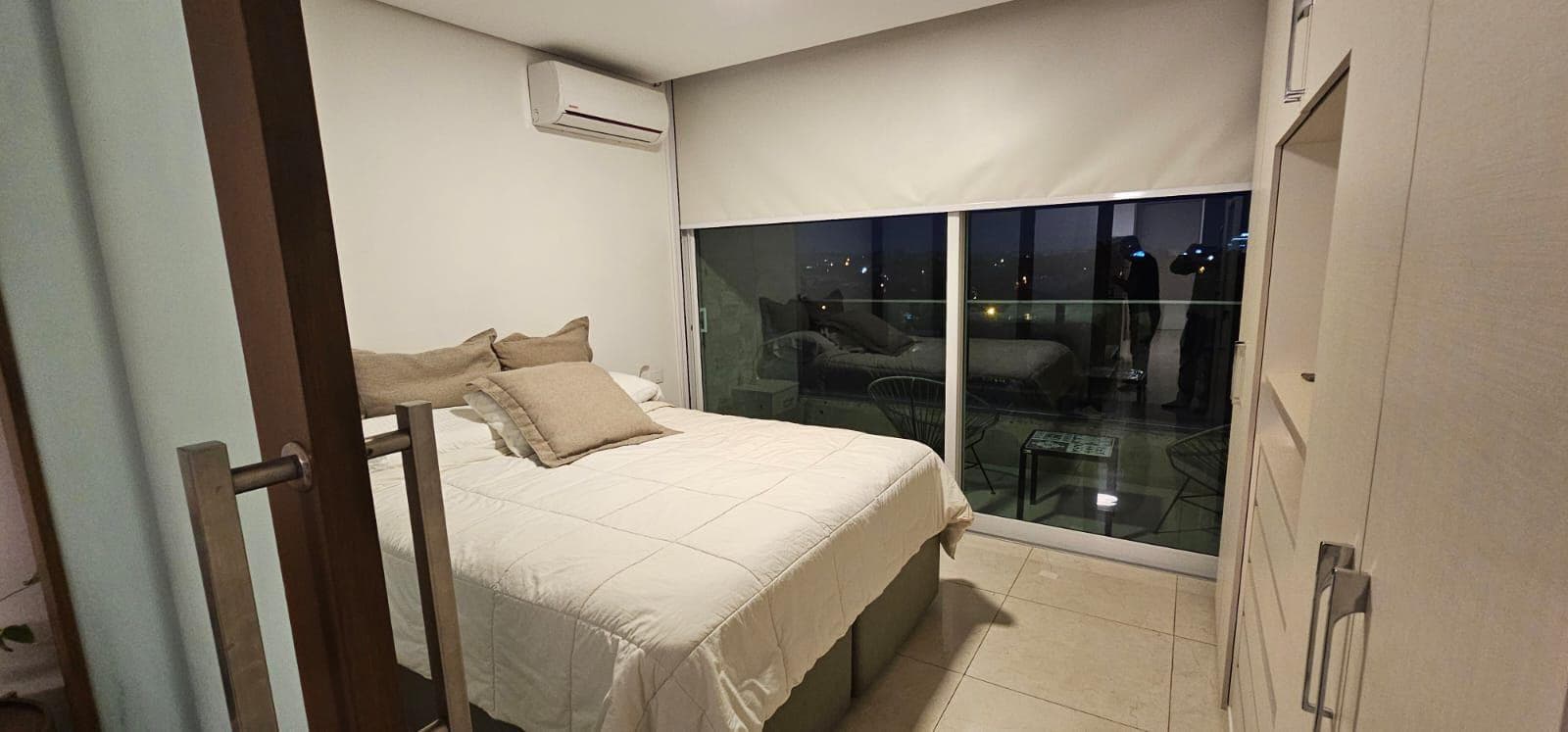 EN VENTA departamento de 1 dormitorio totalmente amoblado Altamira Ycua Sati, foto 5