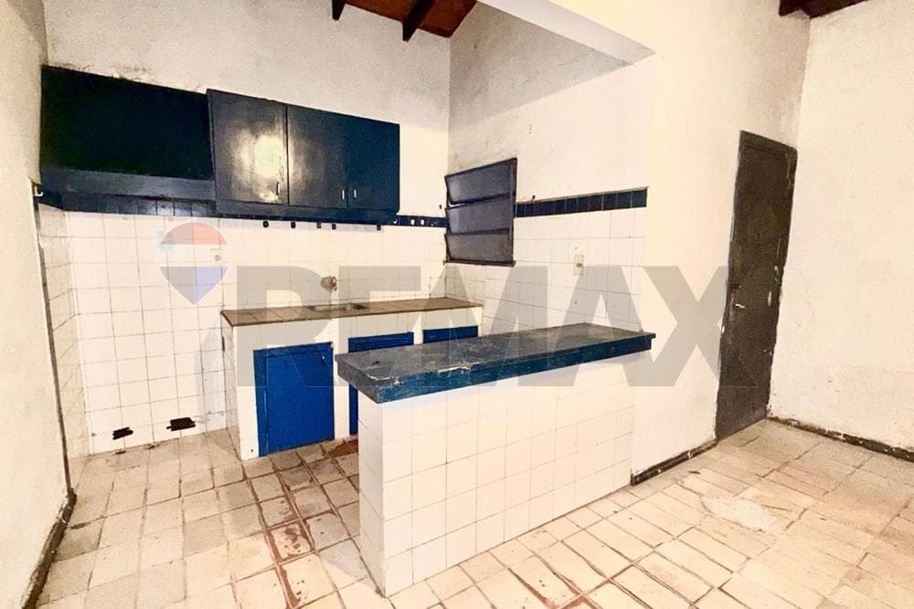 Terreno con construcción a refaccionar en Lambaré — foto 4