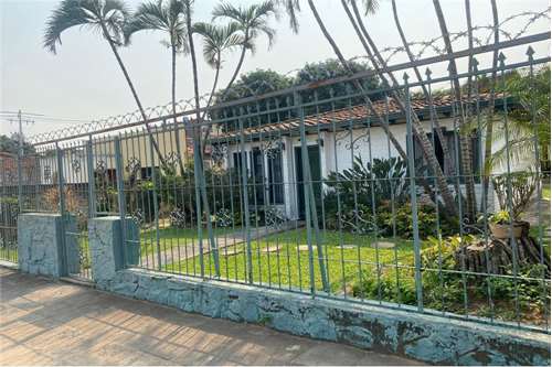 Casa en Venta- Loma Pyta, Asunción Sobre la calle Isidoro Jara Cardozo